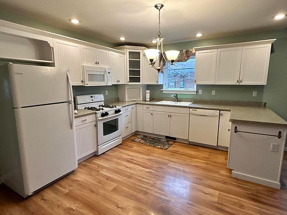 5th image of 708 S Main St