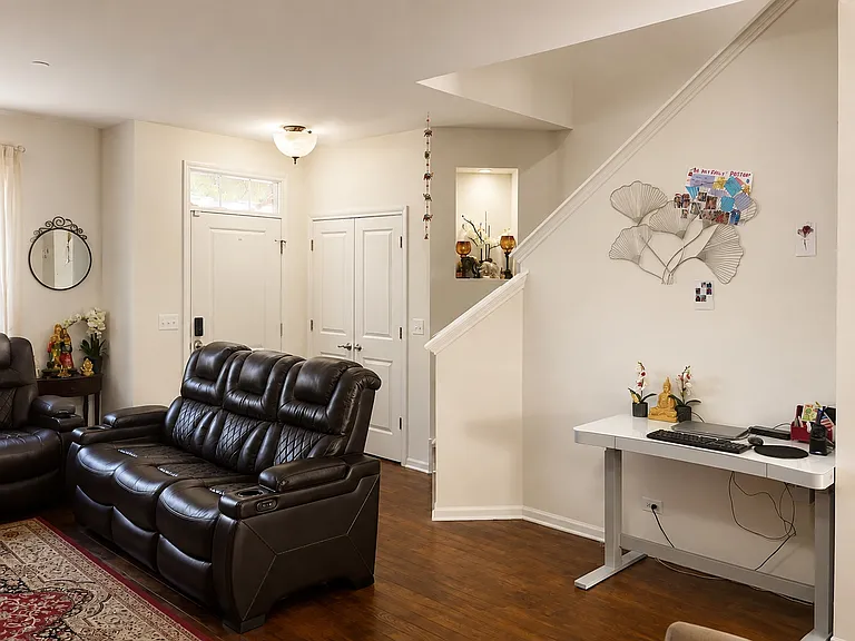 2493 Waterbury Ln — Photo 3