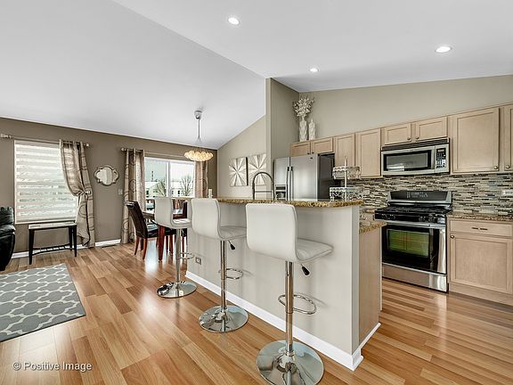 5th image of 111 Ainsley Dr