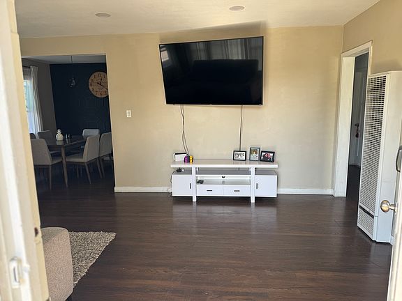3rd image of 4141 W 120th St