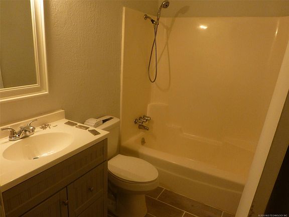 5th image of 14989 Dillingham Ave