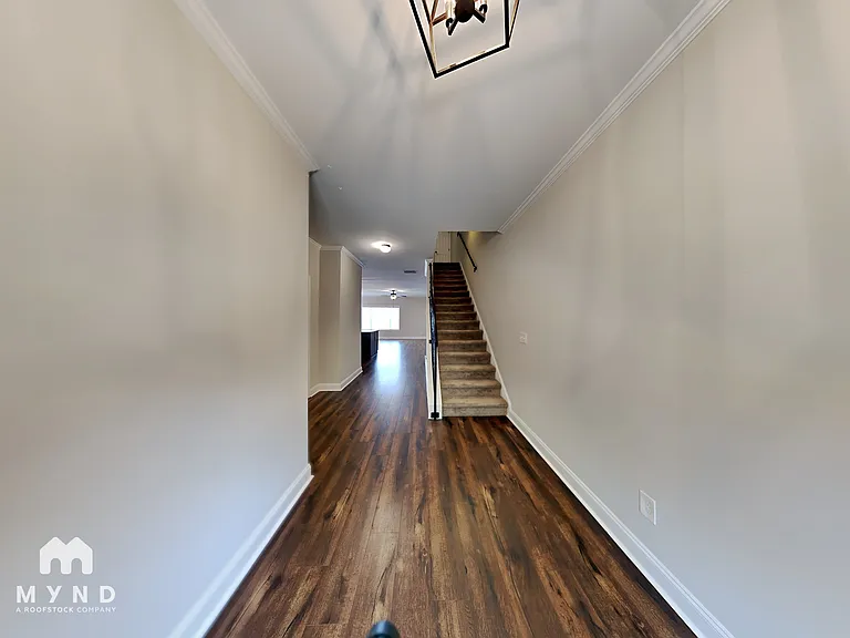 201 Jackson Pl NW — Photo 2