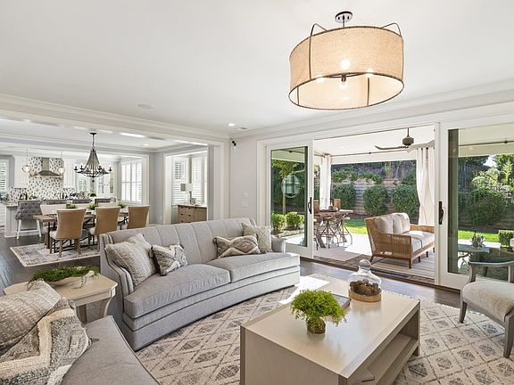 Modern Flowing, Open Living Dining