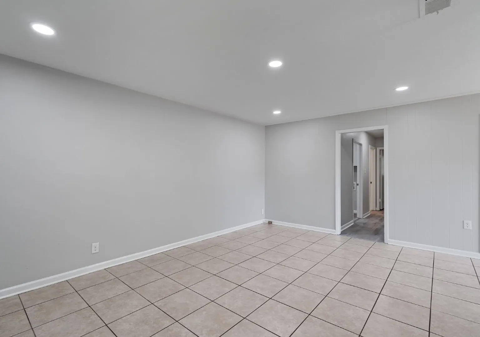 1407 Avebury Cir #A, Austin, Texas 78753 — Photo 2