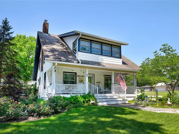 230 N 8th St, Carlisle, IA 50047