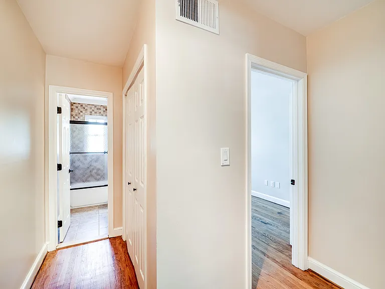 1317 Queen St — Photo 16