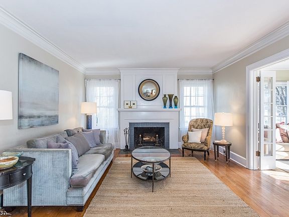 4th image of 171 Fernwood Ave