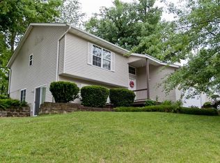 225 Valleyview Dr, Marion, IA 52302