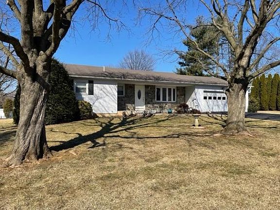 3rd image of 2707 Bedford Dr