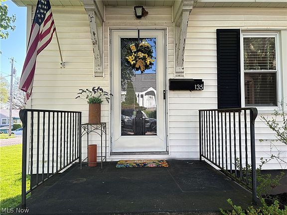 5th image of 135 Overbaugh Ave