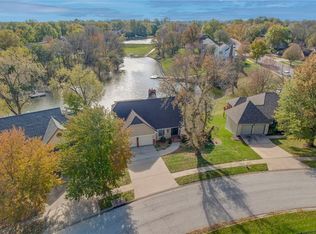 317 NW Bluebeech Poin, Lees Summit, MO 64064