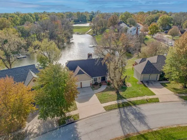 317 NW Bluebeech Poin, Lees Summit, MO 64064