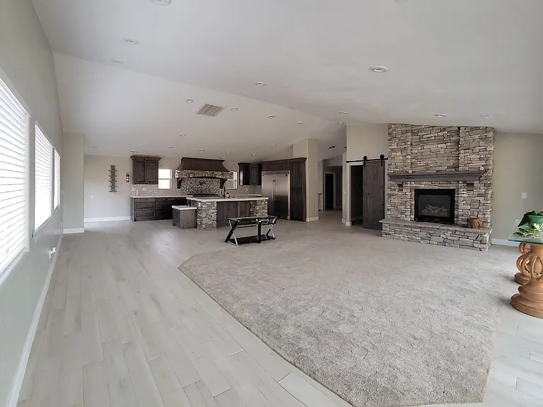 1065 N Canyon St — Photo 7