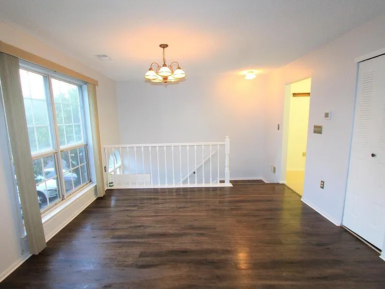 46 Versailles Ct — Photo 6