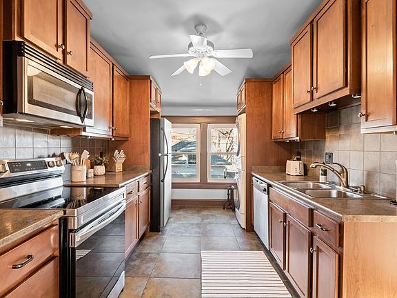5th image of 319 Vincent Ave N #2