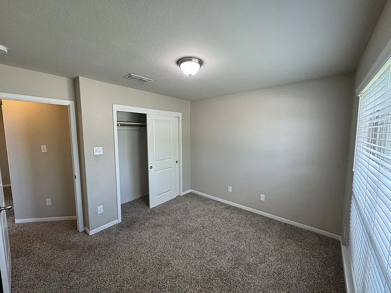 5611 Markham Dr — Photo 14