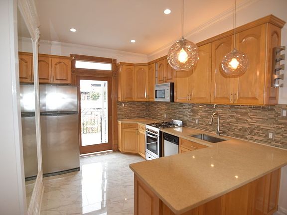 5th image of 677 De Graw St #3