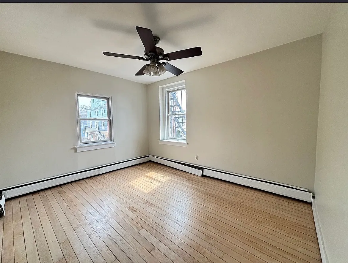 2 bed, 1000 sqft, $2,595 — Photo 2