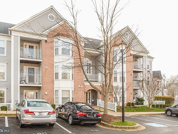 2nd image of 603 Burtons Cove Way Unit 8