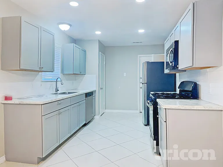 9746 Phil Halstead Dr — Photo 5
