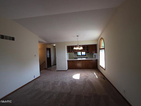 5th image of 945 Laketown Dr