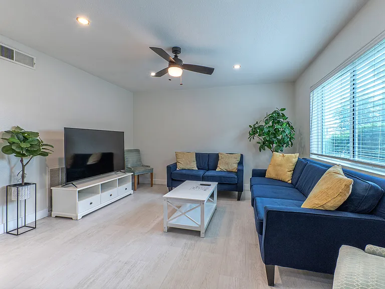 1133 S Farmer Ave #2 — Photo 2