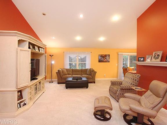 3rd image of 1901 Woodbriar Ct NE