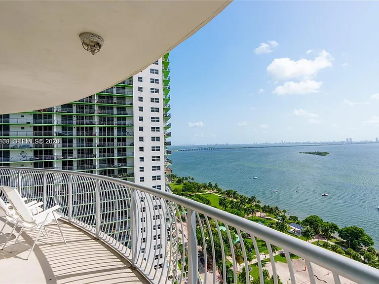 1750 N Bayshore Dr #2401 — Photo 2