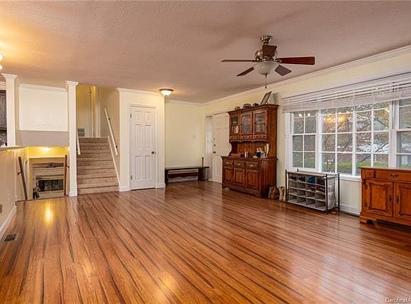 3rd image of 2131 Scottwood Dr