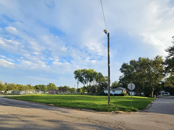 7011 Tyler Ct, Merrillville, IN 46410