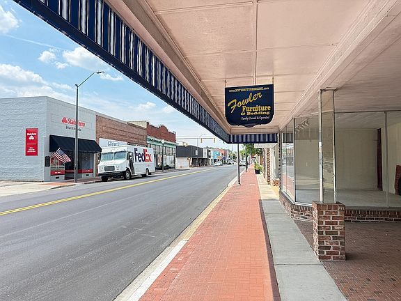 4th image of 229 S Main St