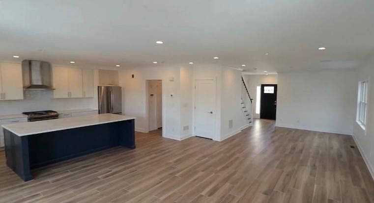 1st image of 10 Madison St #X