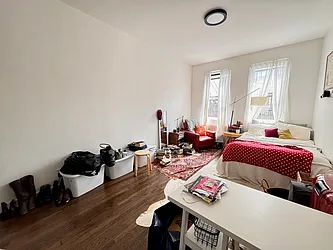 Rented by KNOCKKNOCK LLC