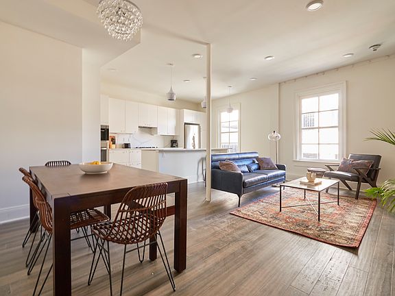 5th image of 301 Saint Charles Ave #37319