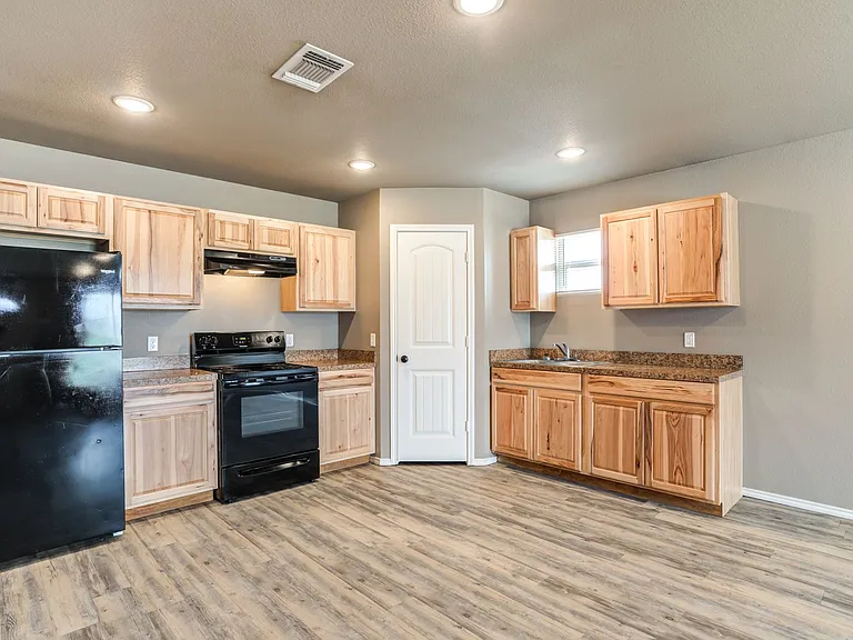 2223 E Main St — Photo 8