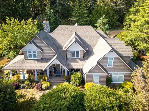 6480 Torin Rd, Central Saanich, BC V8M 2H5
