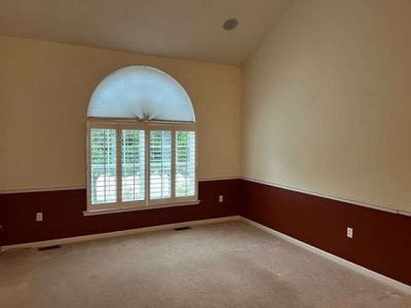 3rd image of 467 Eton Dr