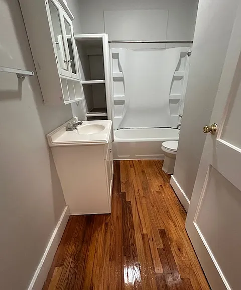 Bathroom w/ Tub & Shower Combo