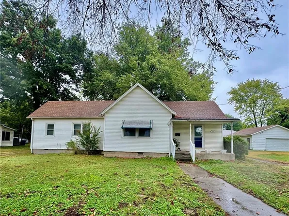 835 W Elm St, Columbus, KS 66725