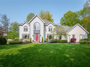 60 Squires Ct, Canfield, OH