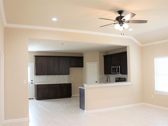 3rd image of 307 Carlos Leal Dr