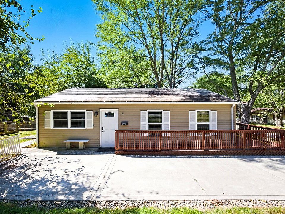 1st image of 455 Lakeview Dr