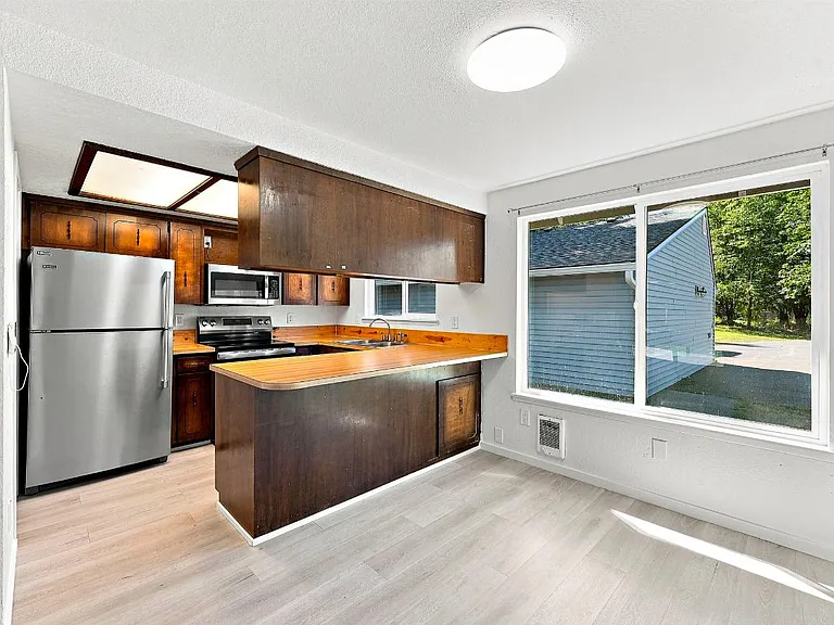 7100 Hawks Prairie Rd NE #A — Photo 3