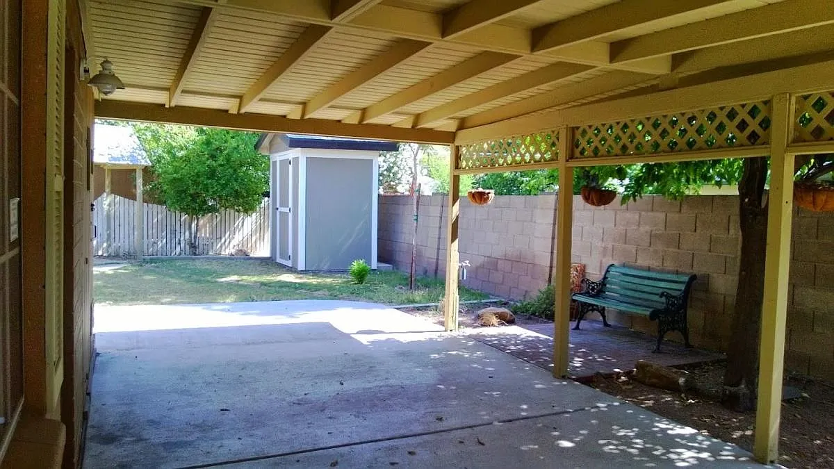 132 E Broadway Ln — Photo 2