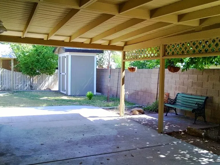 132 E Broadway Ln — Photo 2