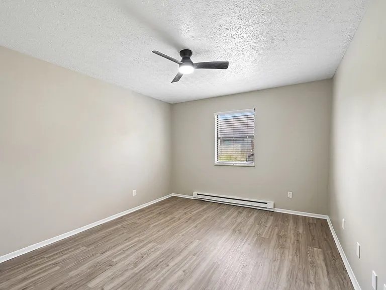 Abbington Village Apartments — Photo 23