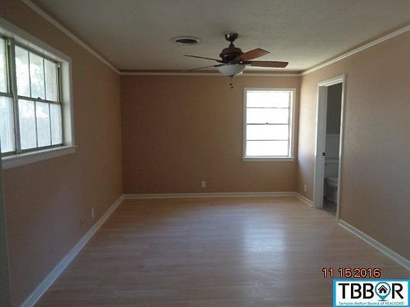 3rd image of 3305 Oakdale Dr