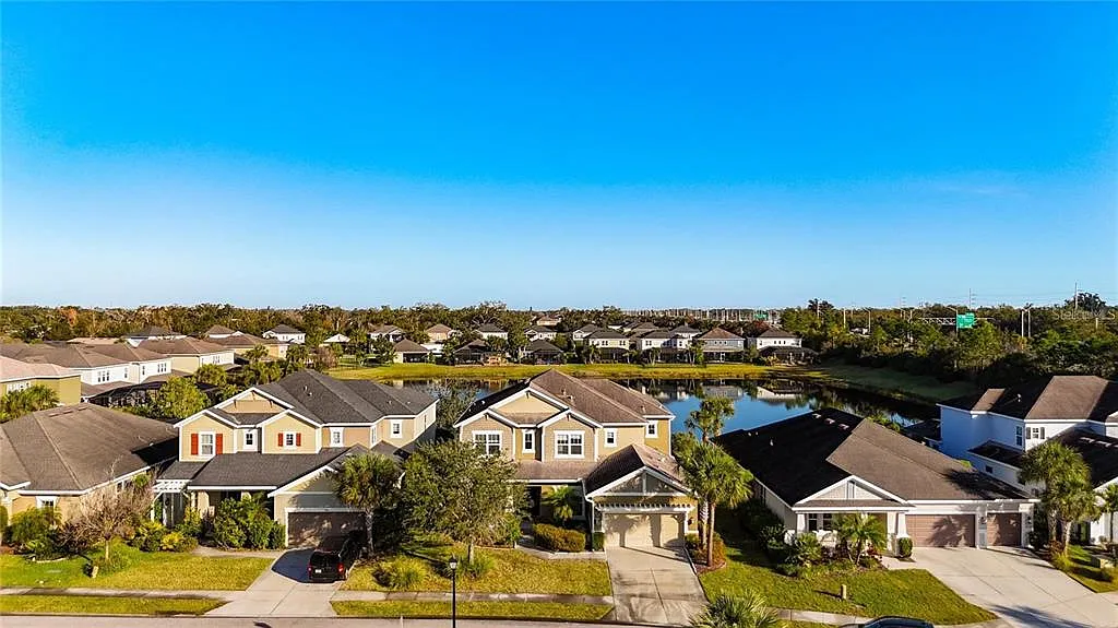 5 bed, 5.5 bath, 4761 sqft, $5,000 — Photo 4
