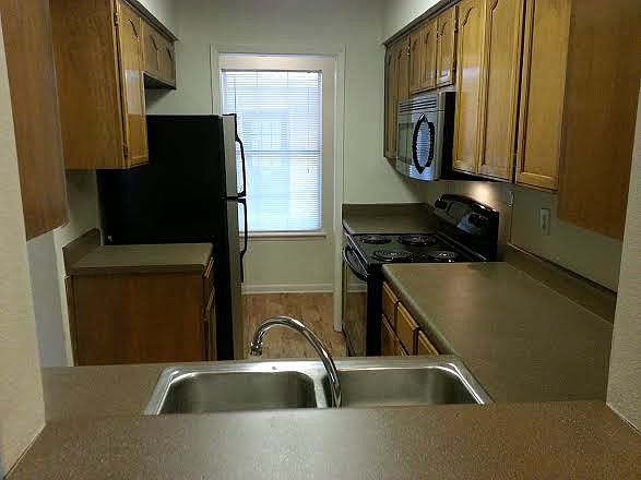 2nd image of 4000 Manchaca Rd