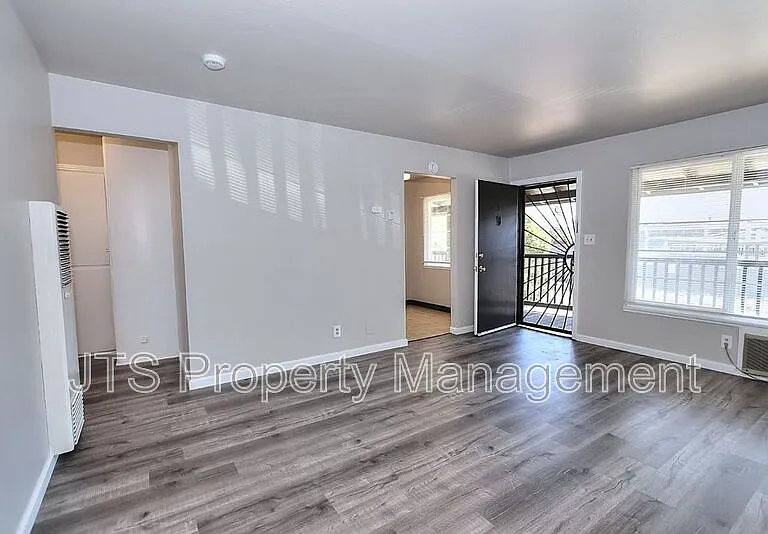 4439 V St #5 — Photo 17